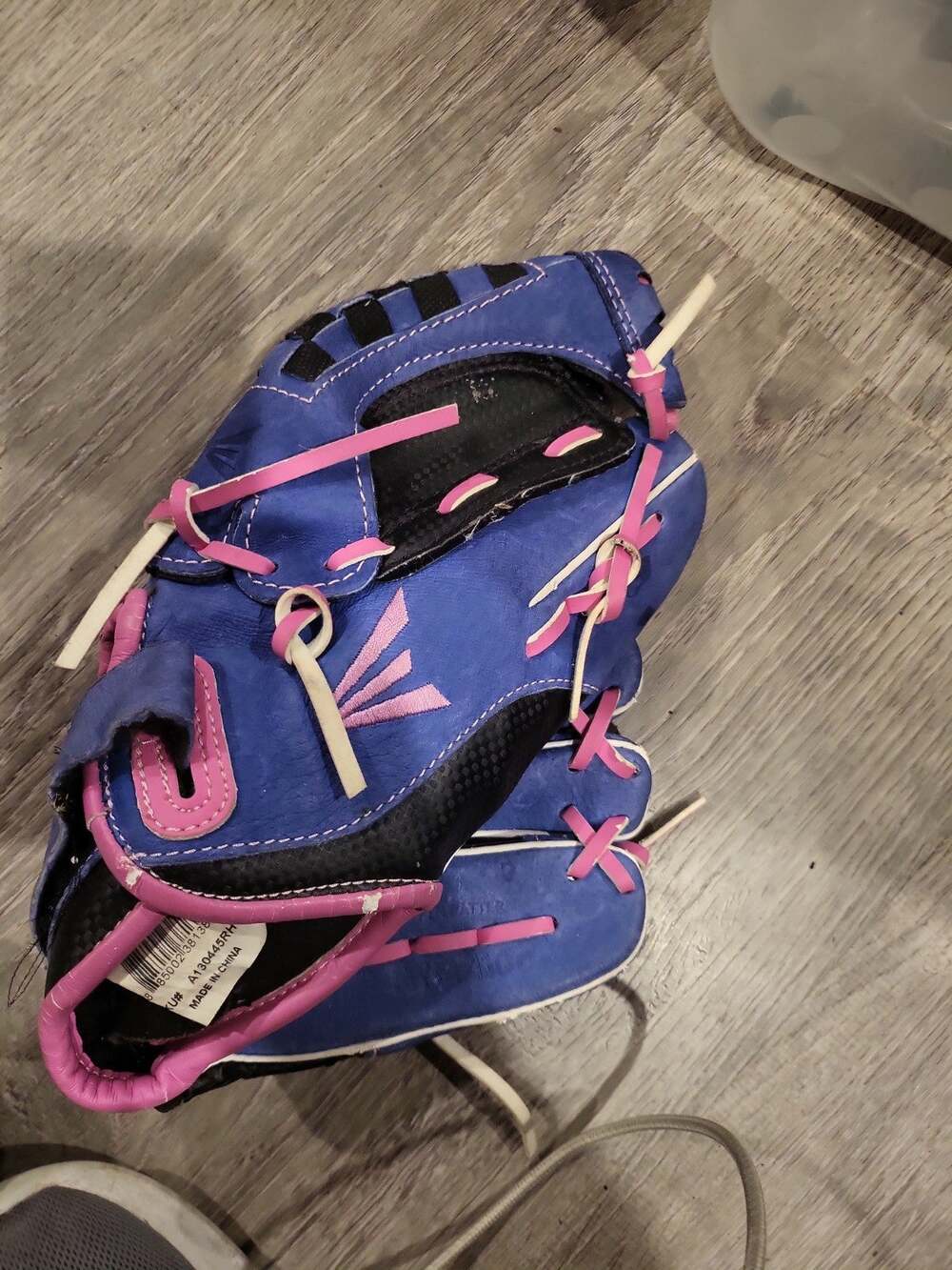 Easton Softball Glove - 11" - RH - Blue/Pink - Model #NYFP1100